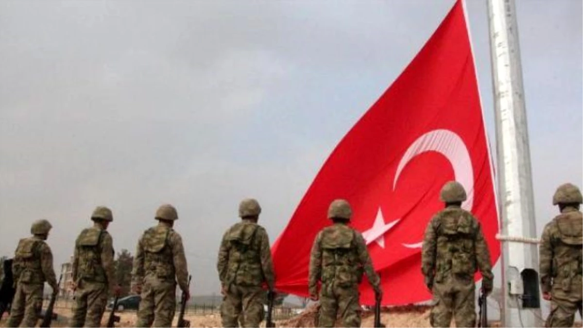 Kobani Sınırına Dev Türk Bayrağı Asıldı