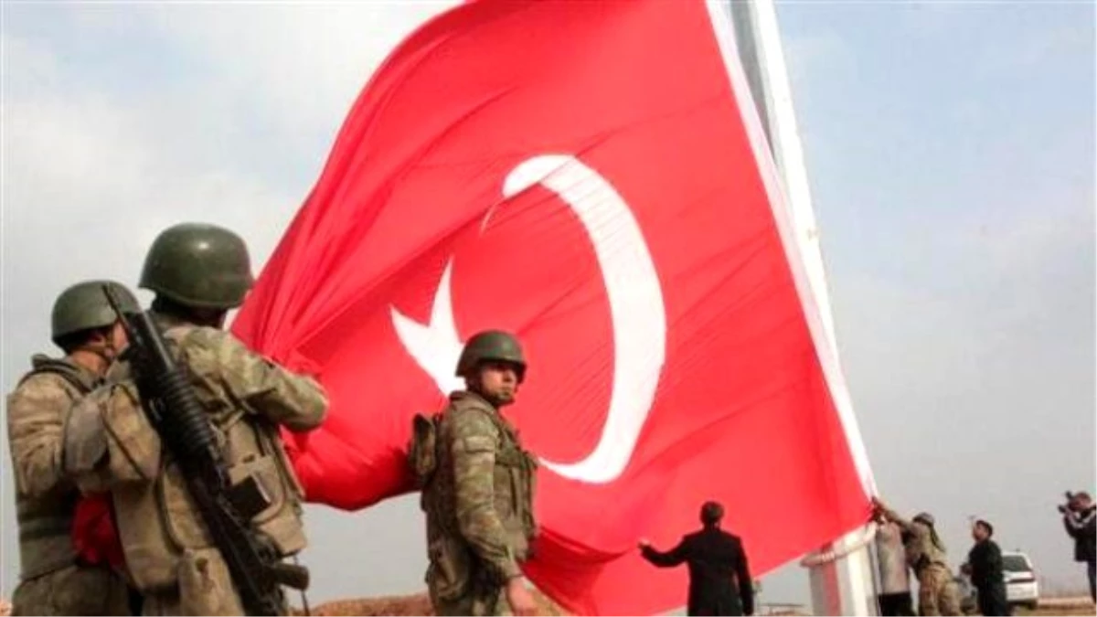 Kobani Sınırına Dev Türk Bayrağı Asıldı