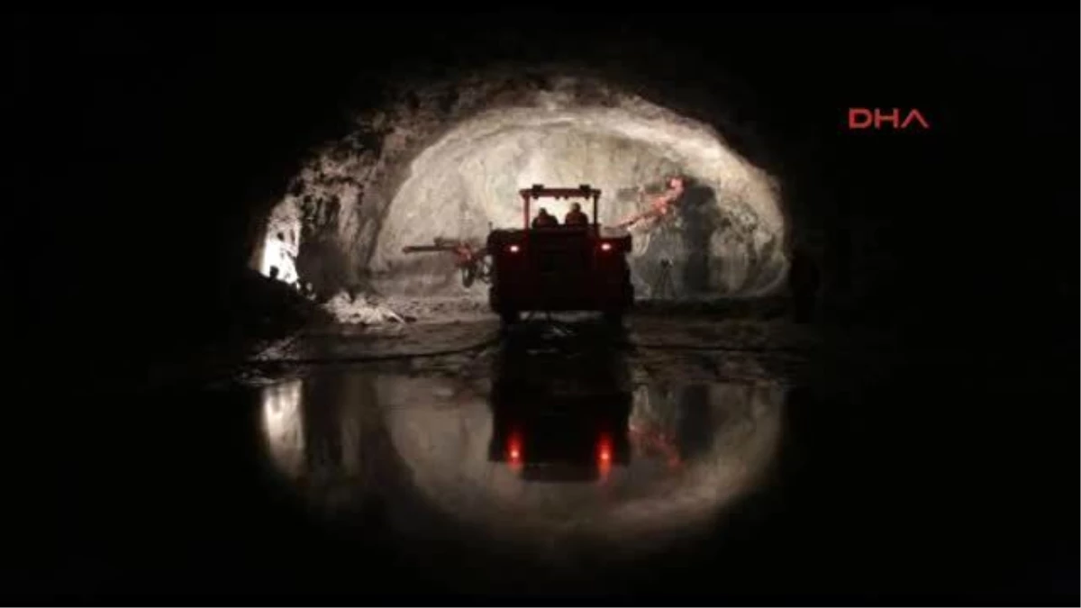 Rize Türkiye?nin En Uzun Çift Tüplü Tüneli Ovit\'te Yol Yarılandı