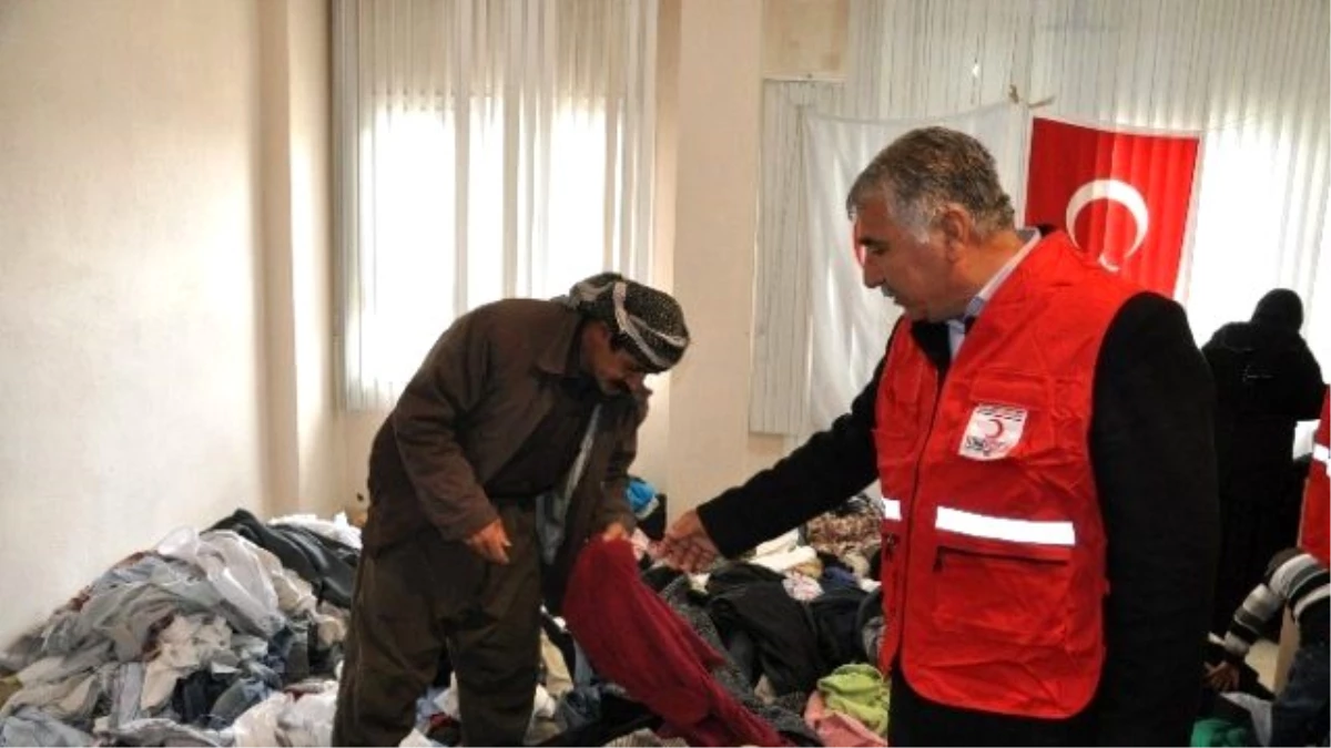 Türk Kızılayı Silopi\'deki Ezidilere Yardım Dağıttı