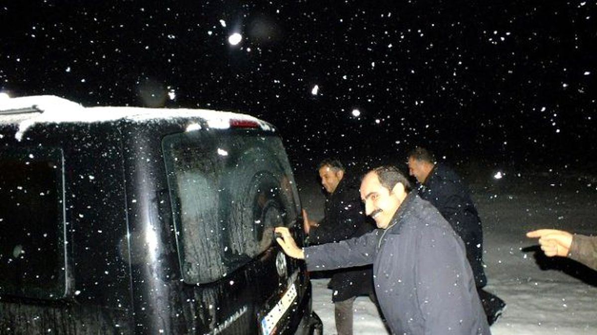 AK Parti\'li Vekil Karda Mahsur Kaldı