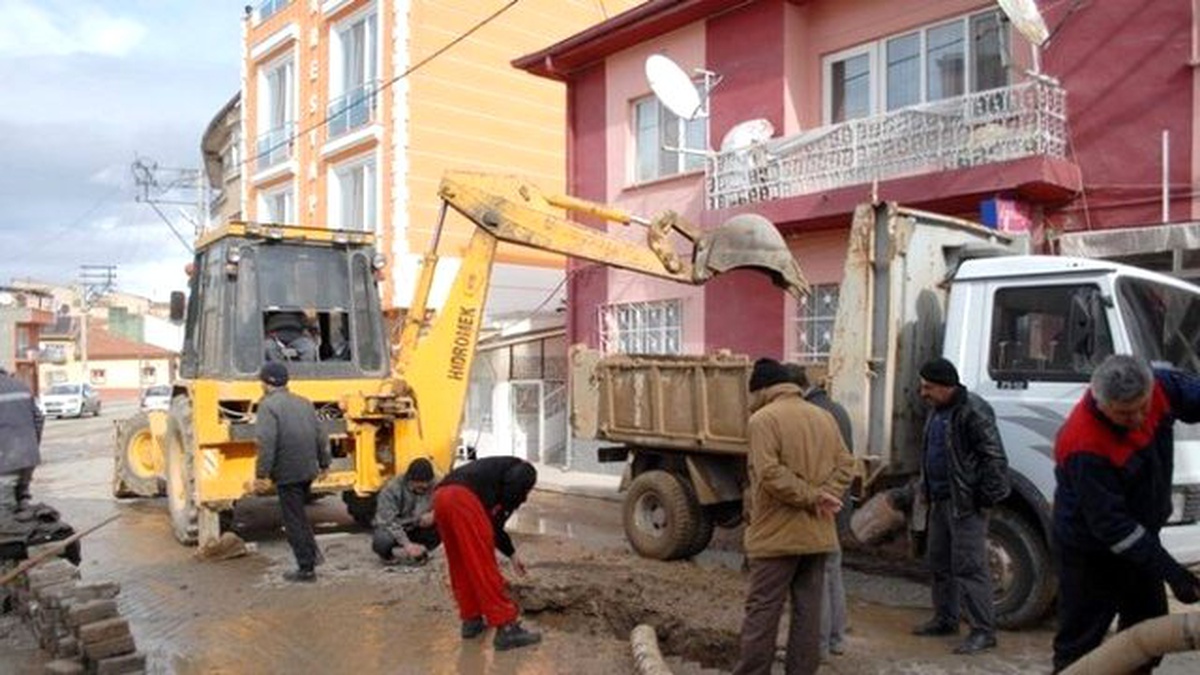Bolvadin Belediyesinden Vatandaşalra Kaçak Su Kullanımı Uyarısı