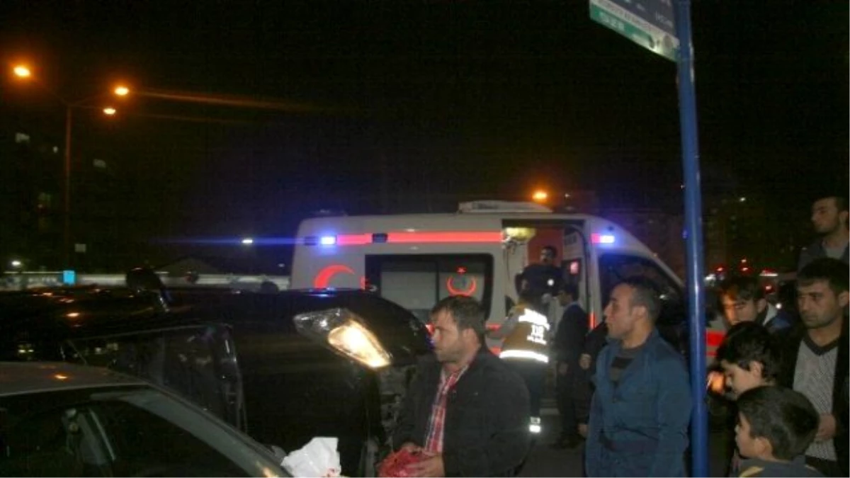Diyarbakır\'da Trafik Kazası: 2 Yaralı
