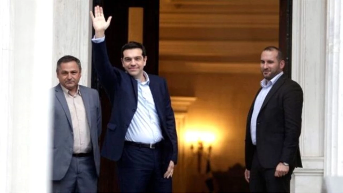 Yunanistan Eski Başbakan\'ı Giderken Tuvalet Kağıdını Bile Götürmüş