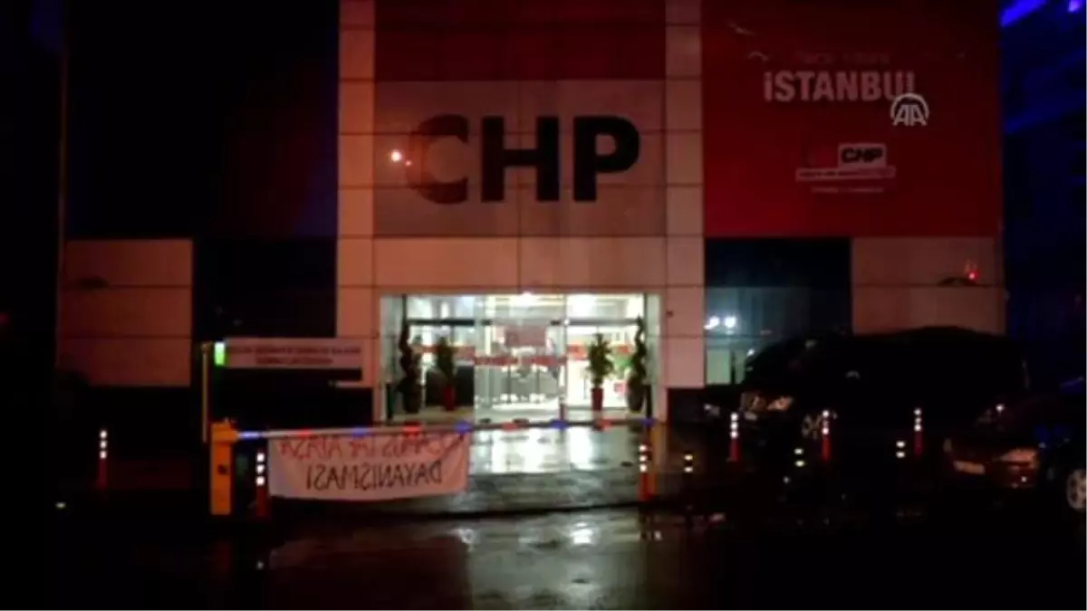 İşçiler CHP İl Başkanlığını İşgal Ettiler