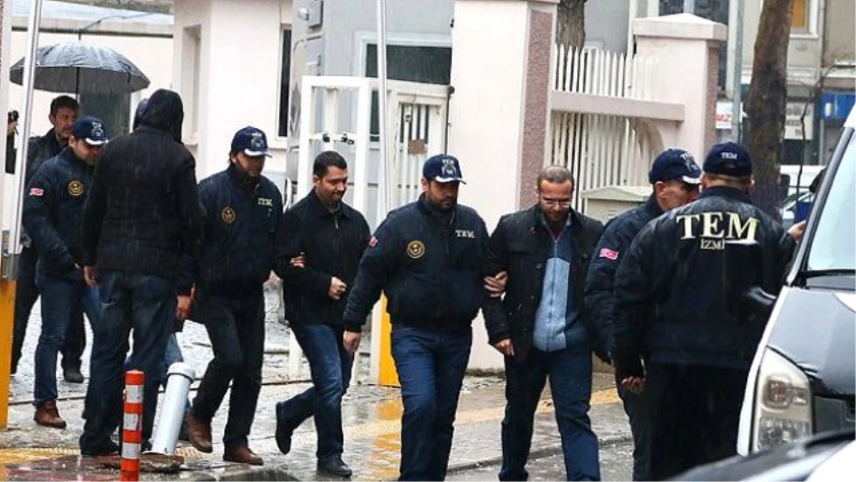 İzmir\'deki Yasadışı Dinleme Operasyonunda Gözaltındaki 20 Kişi, Adliyeye Sevk Edildi (3)
