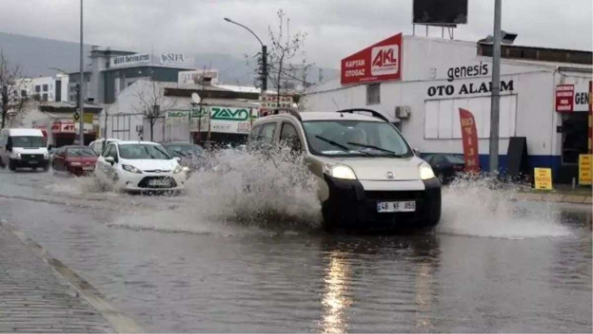 İzmir Yağmura Teslim