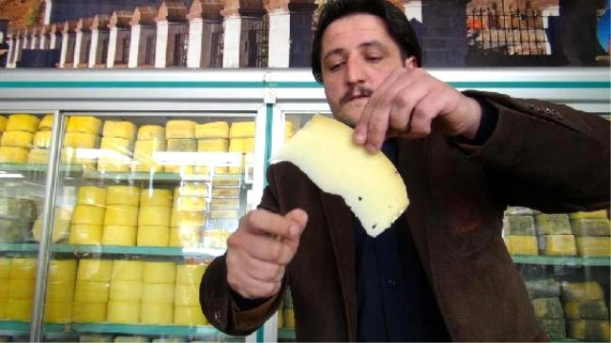 Kars\'taki Üreticiler: Gerçek Kaşar Peyniri Yanmaz