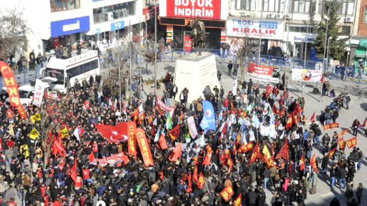 Kocaeli\'de Metal İşçilere Greve Başladı (2)