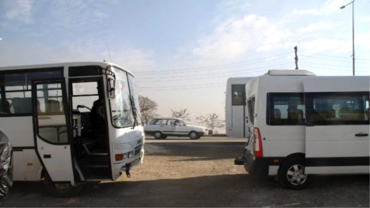 Gaziantep\'te PMYO Öğrencilerini Taşıyan Araçlar Kaza Yaptı: 5 Yaralı