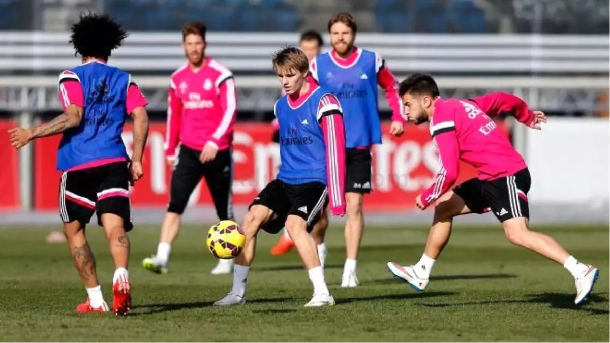 Real Madrid\'de Odegaard İlk İdmanına Çıktı