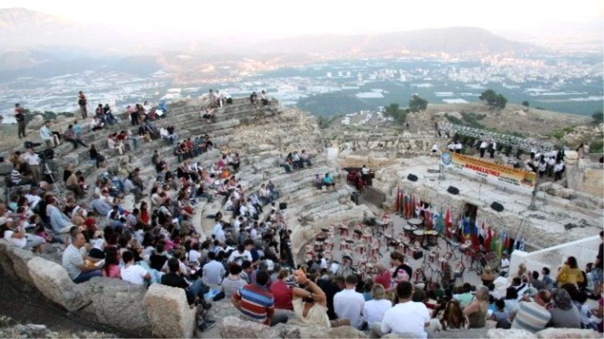 Rhadiapolis Antik Tiyatrosu Stoasının Restorasyon İhalesi İmzalandı