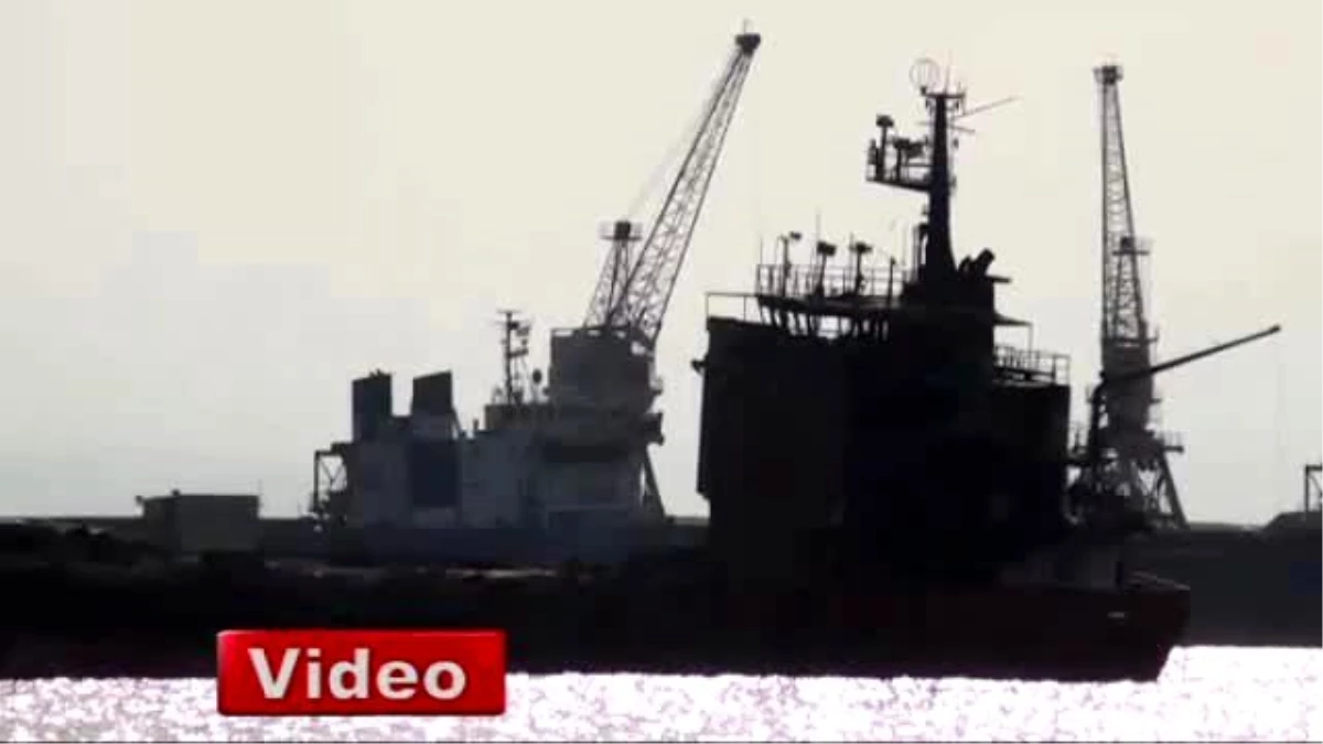 İskenderun\'da Saman Yüklü Gemi 16 Gündür Yanıyor