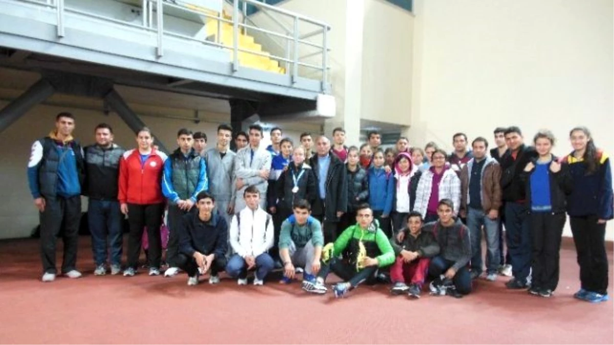 Adana\'dan Atletizm Milli Takım Hazırlık Kampına 16 Sporcu Davet Edildi