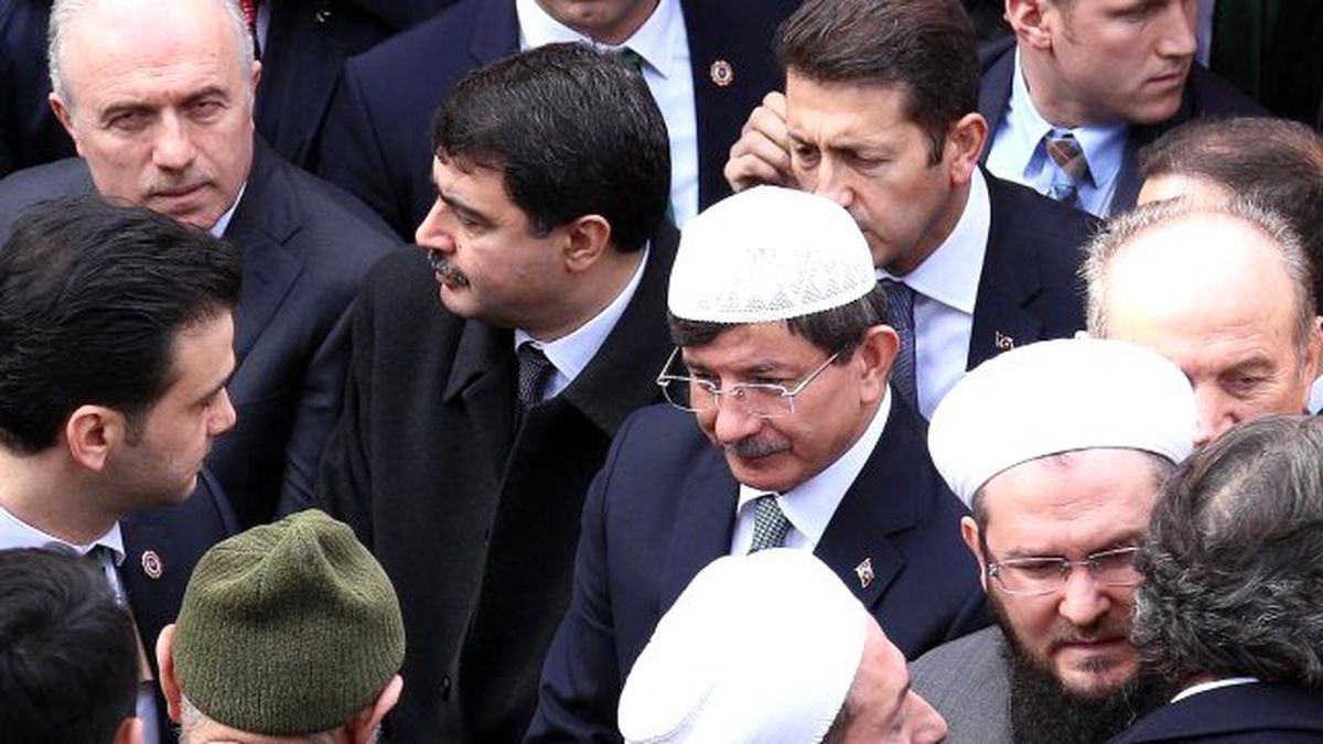 Ahmet Hoca Namazda!