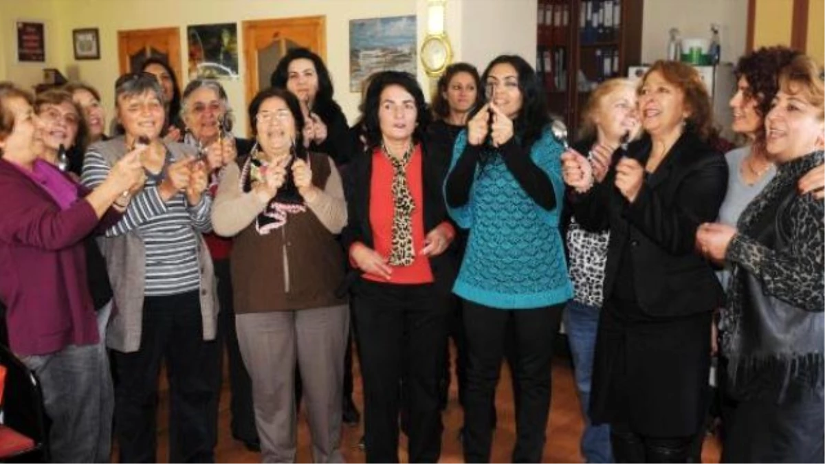Antalya\'da 5 Bin Kadın Şiddete Karşı Şarkı Söyleyecek