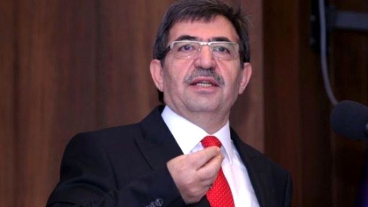 Bakan Güllüce, TÜÇEV\'den Burs Alan Öğrenciler ile Bir Araya Geldi