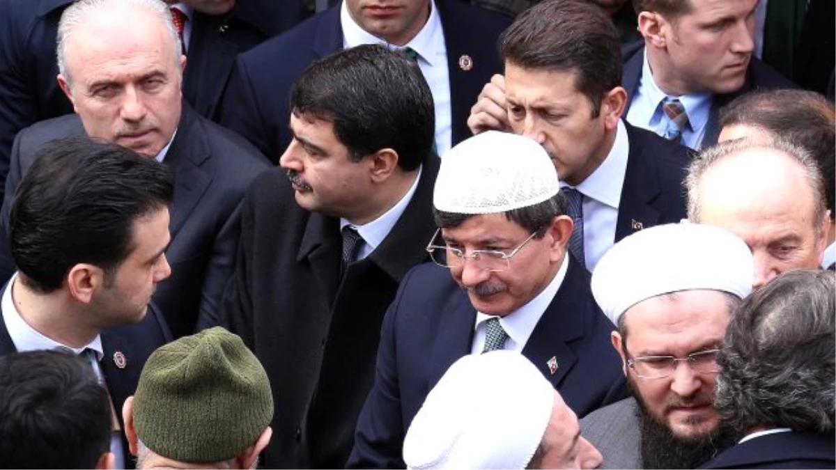 Başbakan Davutoğlu, Cuma Namazı İçin 3 Cami Değiştirdi