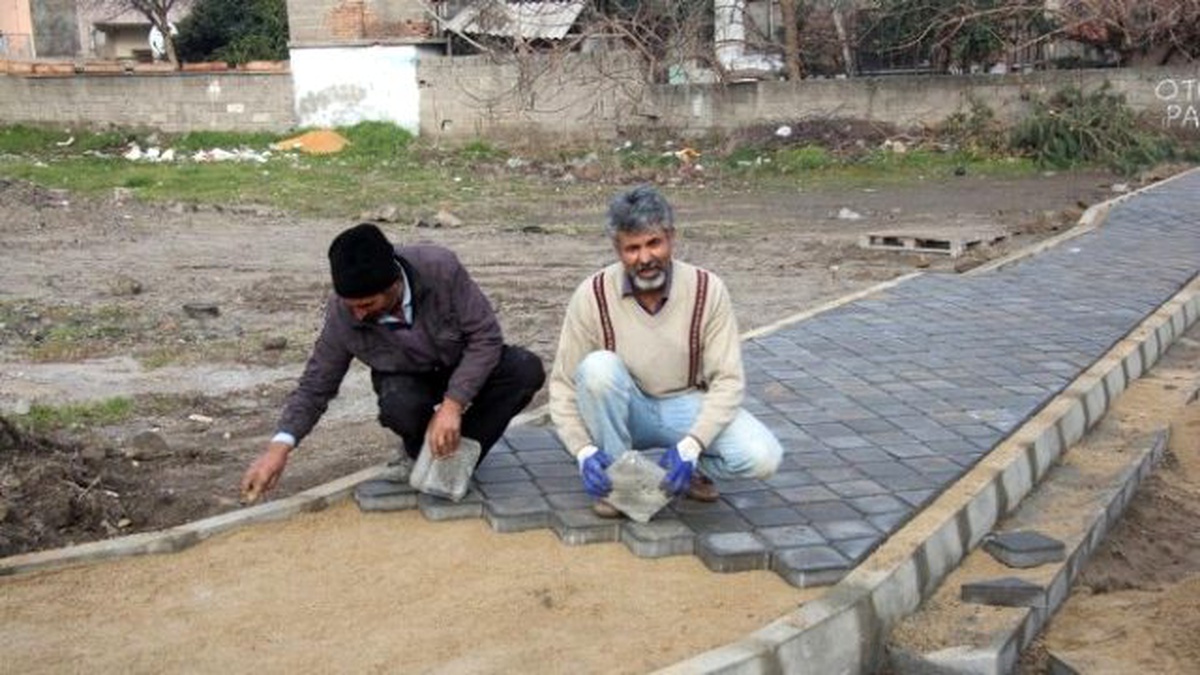 Burhaniye\'de Caddelere Parke Taşı Güzelliği