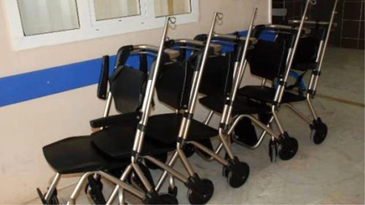 Çin\'de Doğumhaneye Yetişemeyen Kadın Tekerlekli Sandalyede Doğurdu