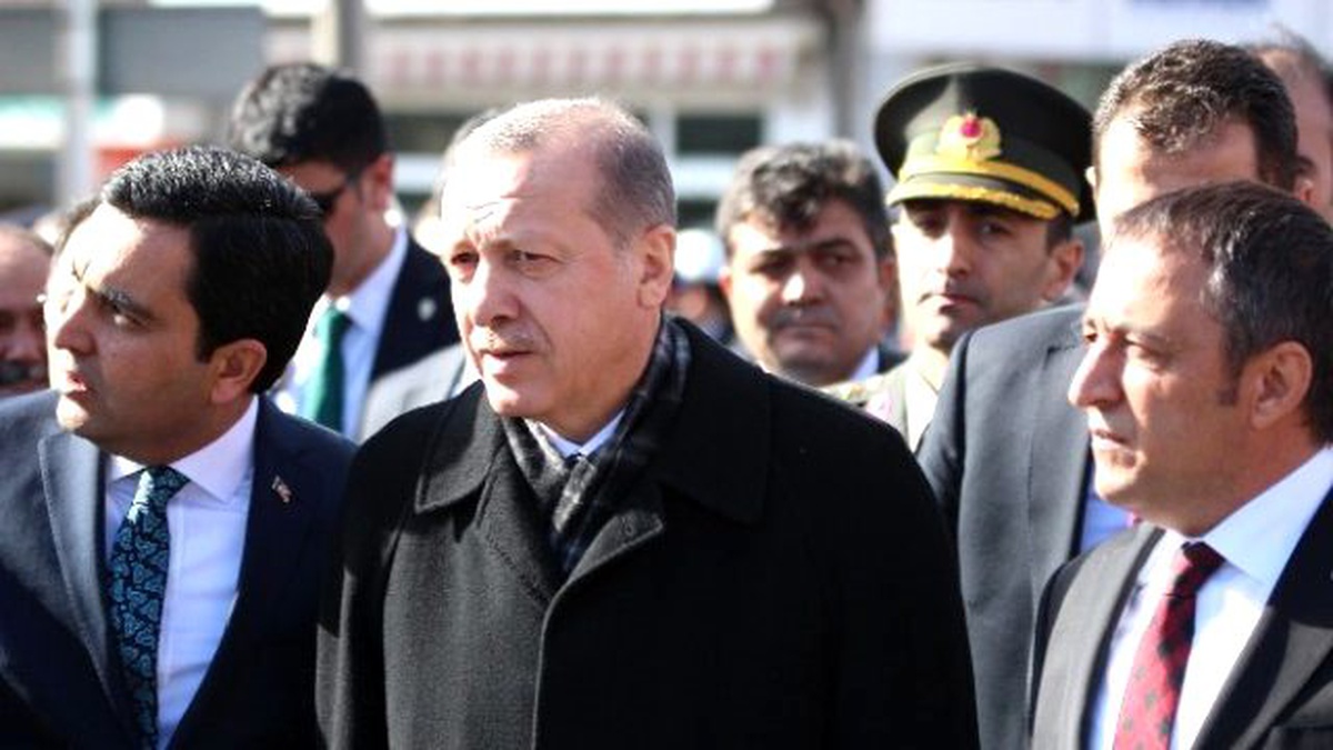 Cumhurbaşkanı Erdoğan Camiye Yürüyerek Gitti