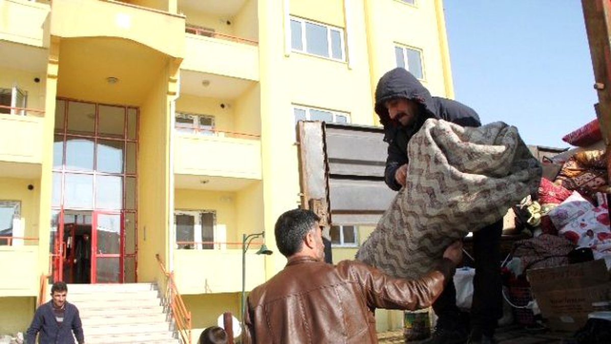 Depremzedeler TOKİ Konutlarını İşgal Etti