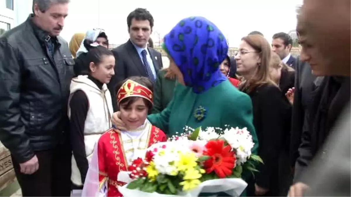 Emine Erdoğan, Kırşehir'de Huzurevini Ziyaret Etti