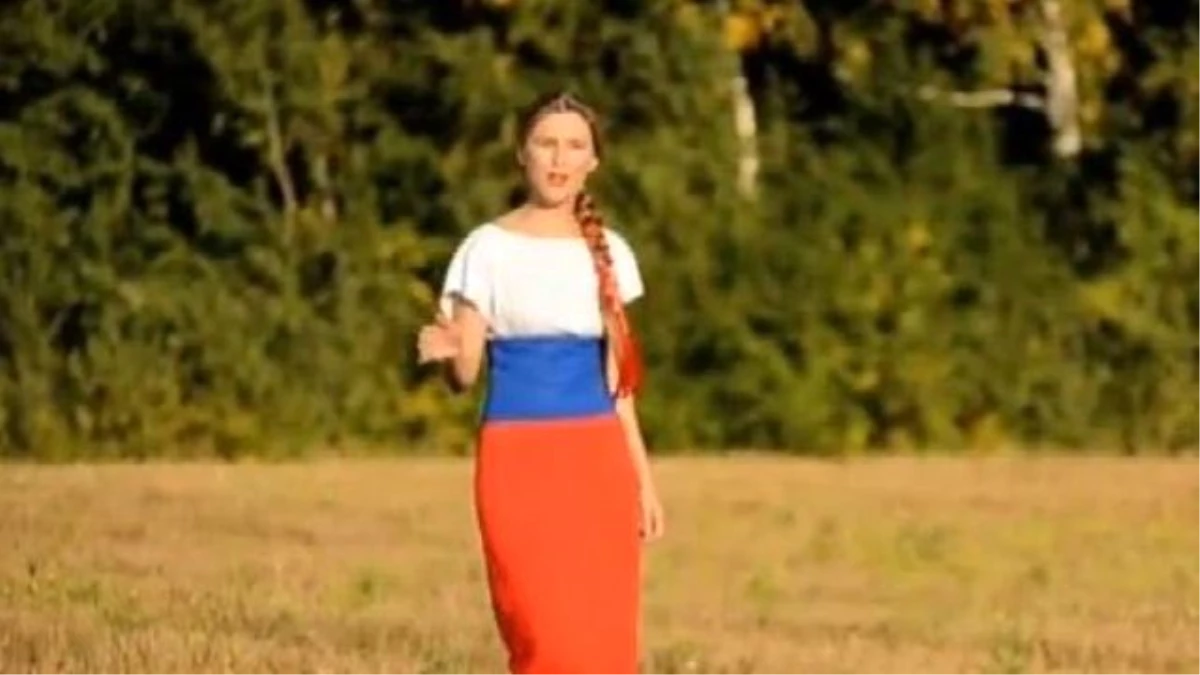 Güzel Şarkıcının, Putin\'e Aşkını Anlattığı Klip İzlenme Rekoru Kırıyor