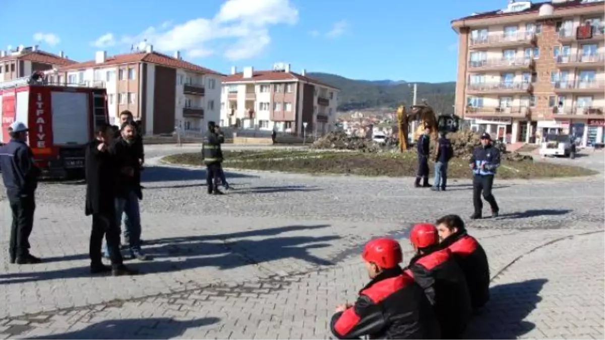 İş Makinesinin Parçaladığı Doğalgaz Borusu Panik Yarattı