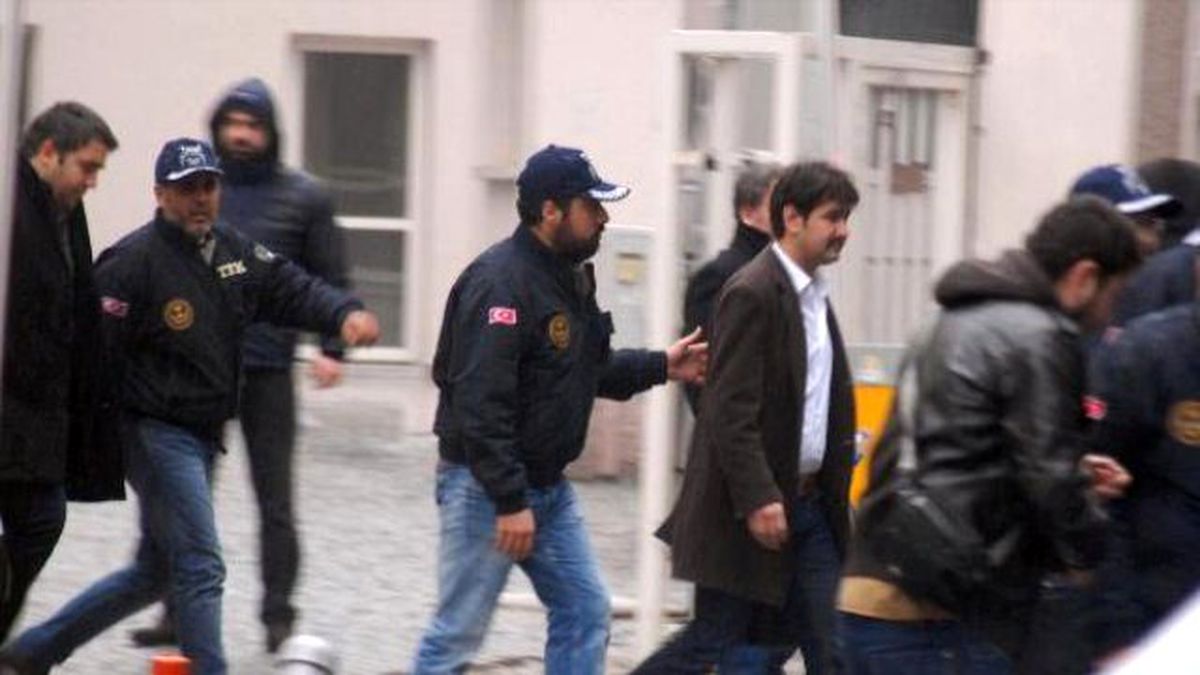 İzmir'deki Yasadışı Dinleme Operasyonunda 14 Kişinin İfade İşlemleri Sürüyor