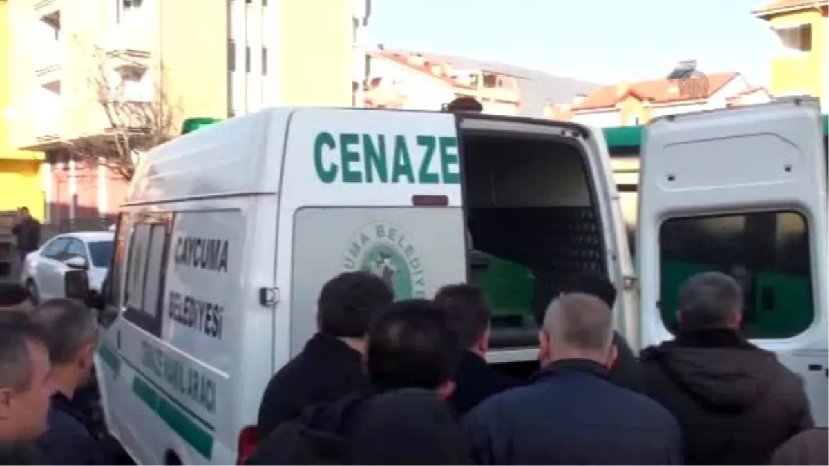 Kazada Ölen Öğretmen Çiftten Ökkeş Şimşek\'in Cenazesi