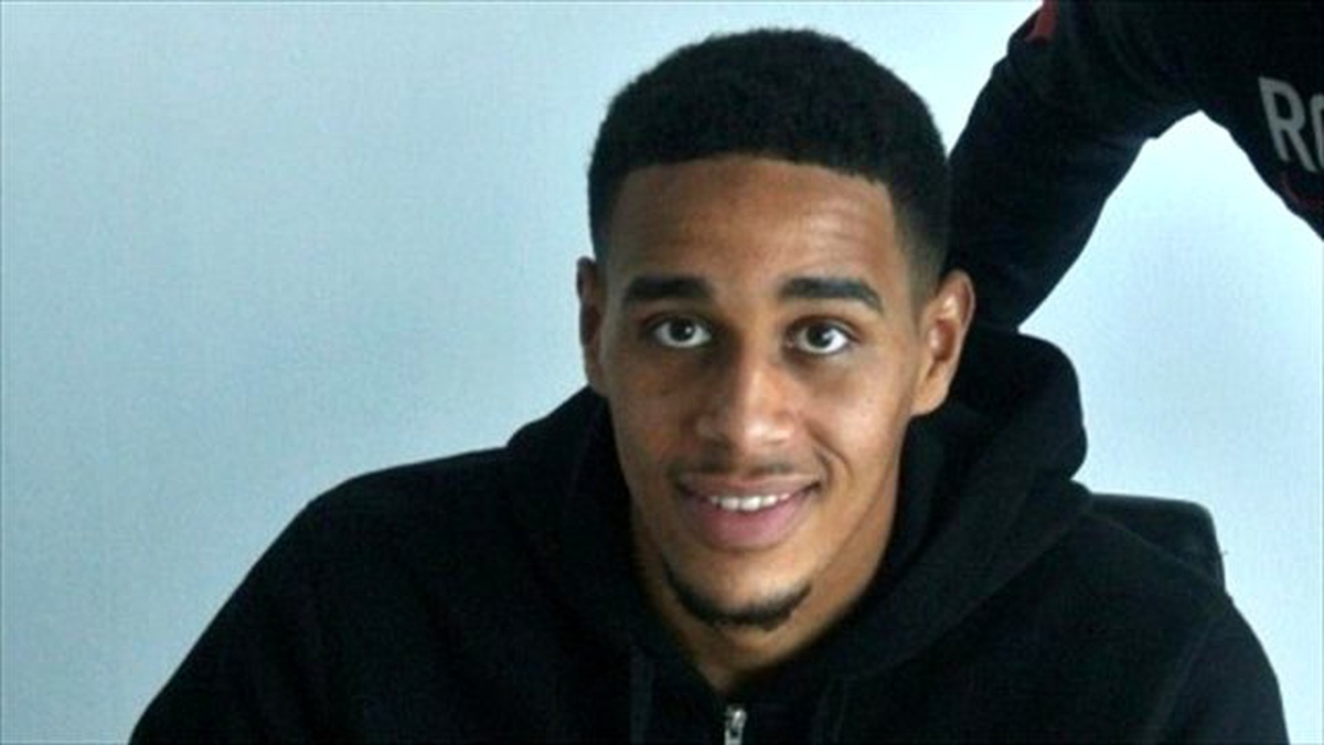 Manchester United Sadiq El Fitouri\'yi Kadrosuna Kattı