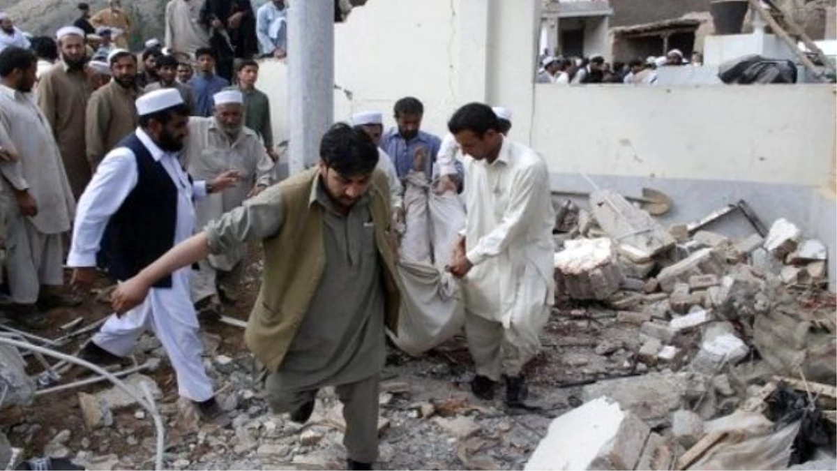 Pakistan\'da Cuma Namazı Çıkışı Camiye Bombalı Saldırı: 31 Ölü