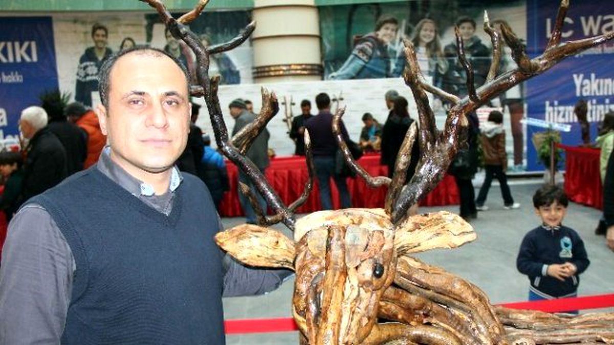 Ağaç Köklerinden \'Geyik\' Yaptı