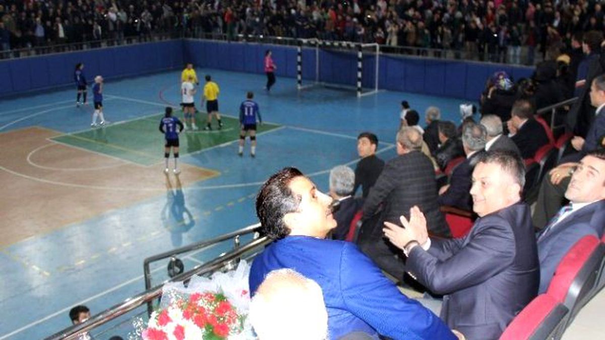 Bakan Çelik, Bayan Hentbol Maçını İzledi