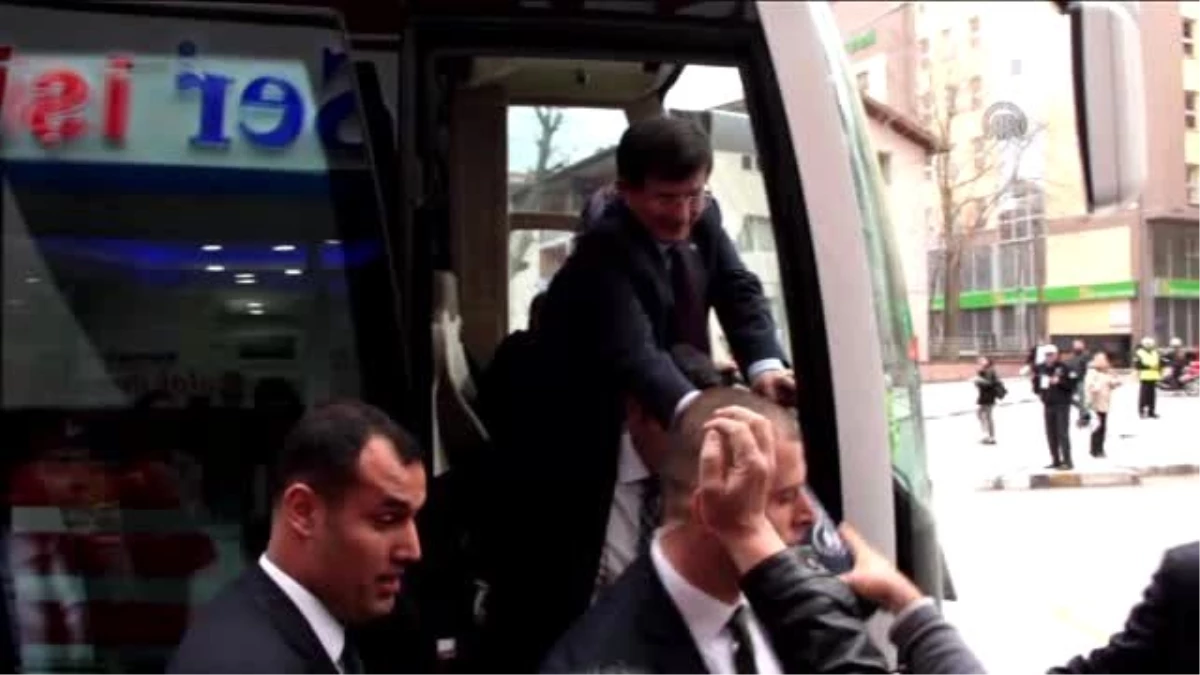 Başbakan Davutoğlu, Vali Bektaş\'ı Ziyaret Etti