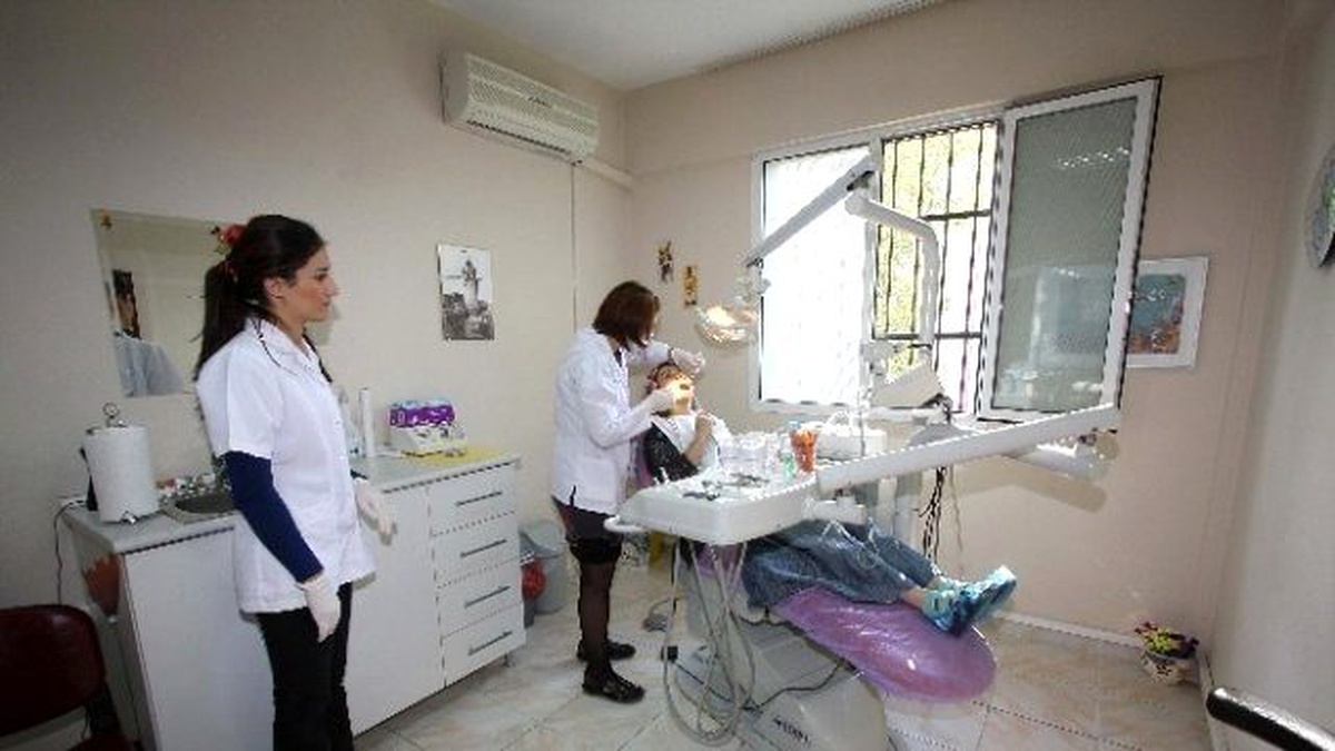 Bayraklı\'da Vatandaşlar Diş Sağlığından Ücretsiz Yararlanıyor