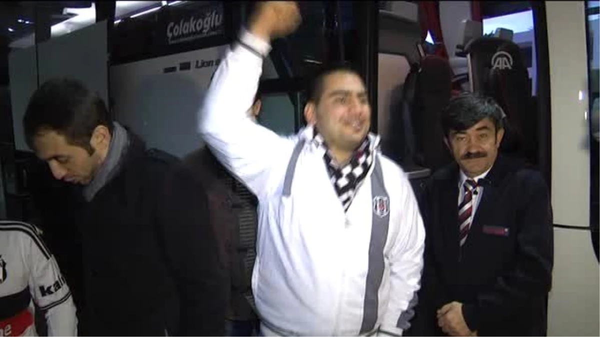 Beşiktaş Kafilesini Taraftarlar Karşıladı