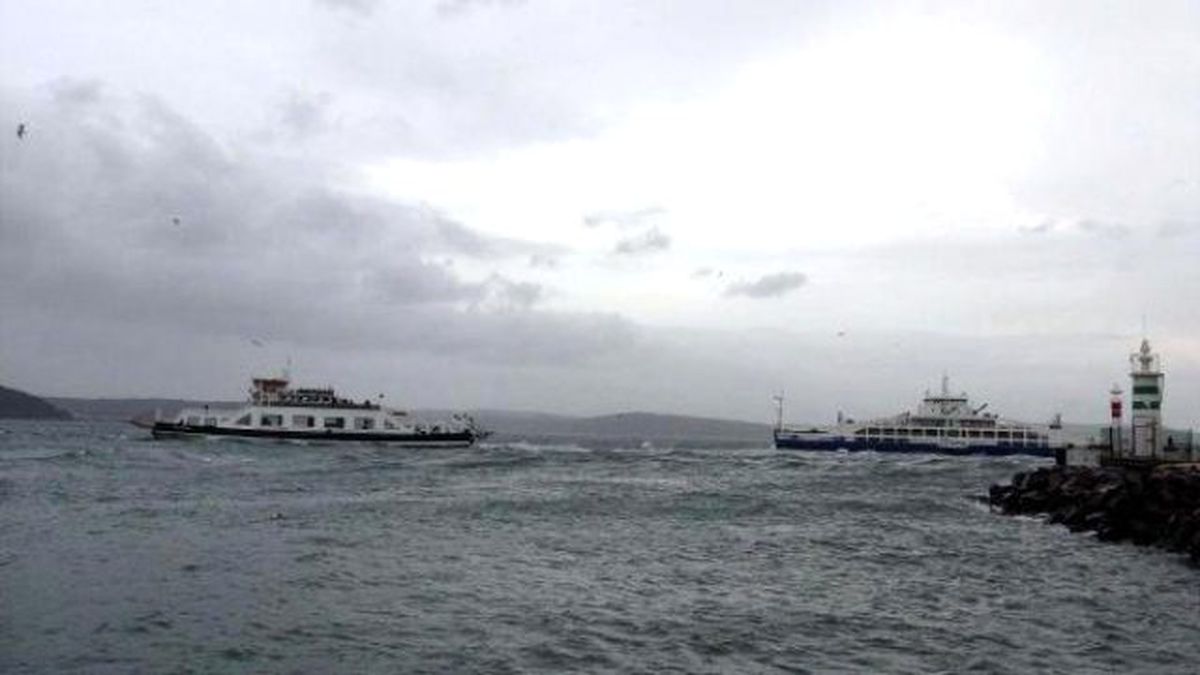 Çanakkale\'de Kuvvetli Lodos Deniz Ulaşımını Olumsuz Etkiledi