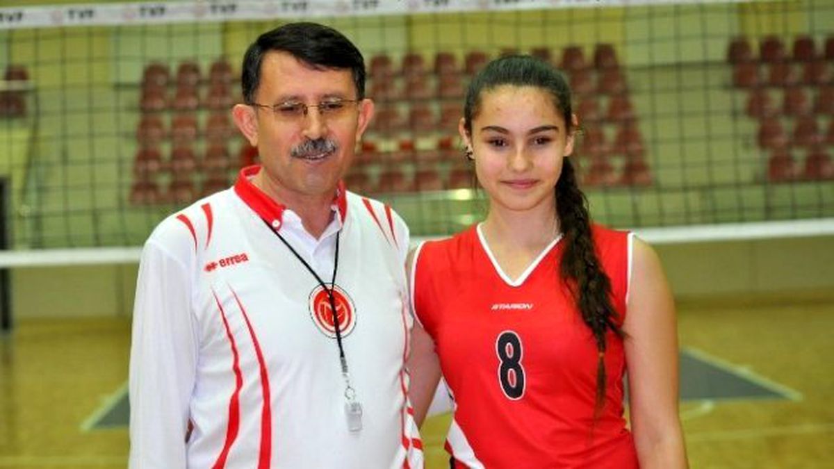 Final Maçında Baba Hakem, Kızı Oyuncu Olarak Sahaya Çıktı