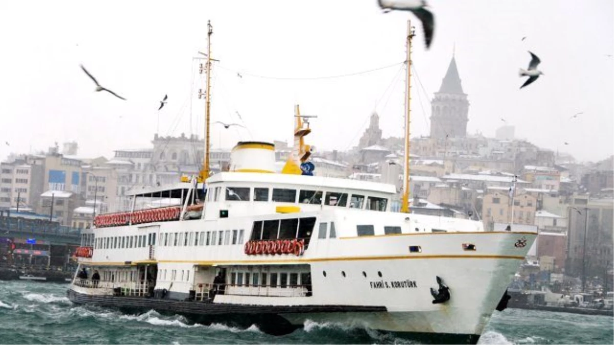 İstanbul\'da Tüm Vapur Seferleri İptal Edildi