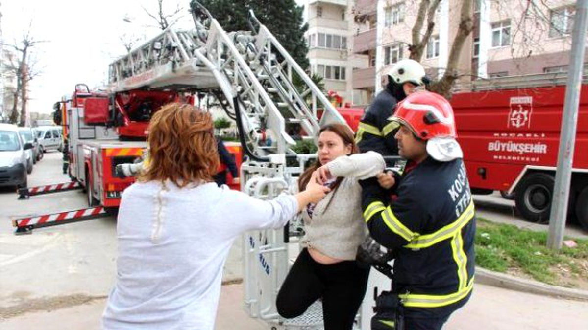 Kız Öğrenci Yurdunda Yangın Paniği