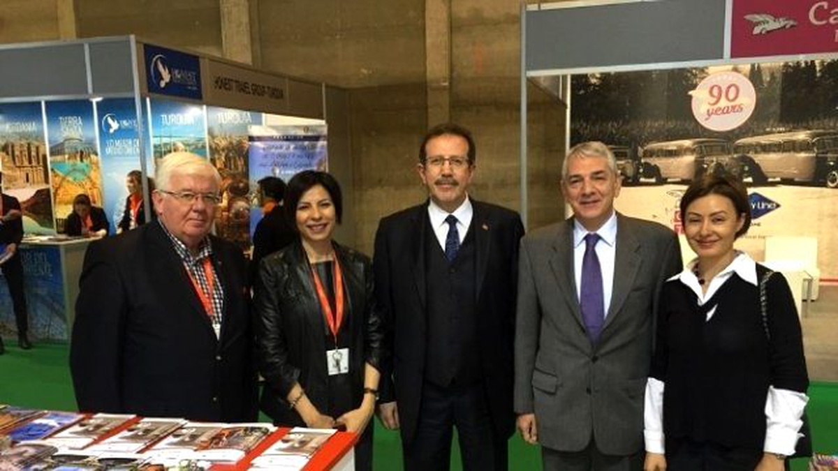Madrid Büyükelçisi Önhon Eskişehir Standını Ziyaret Etti