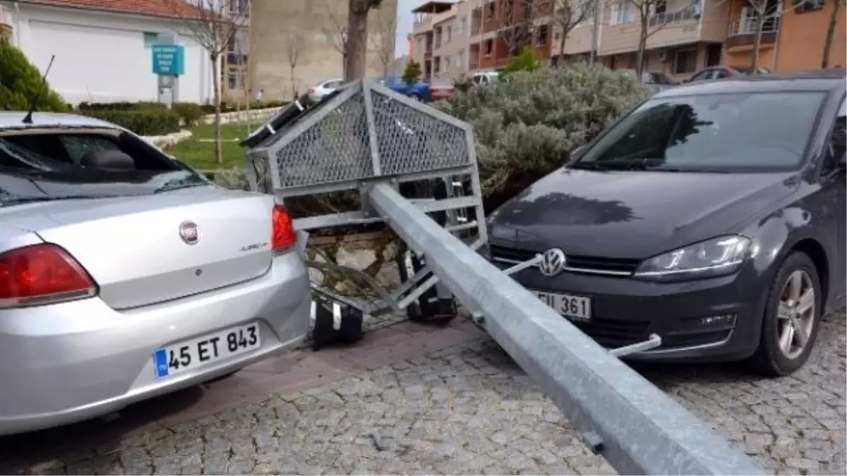 Manisa\'da Şiddetli Lodos Etkili Oldu