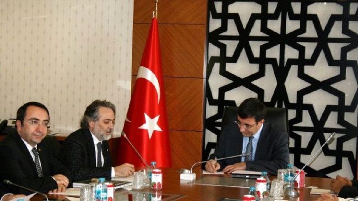 MÜSİAD Ankara Yönetimi Kalkınma Bakanı Yılmaz\'ı Ziyaret Etti