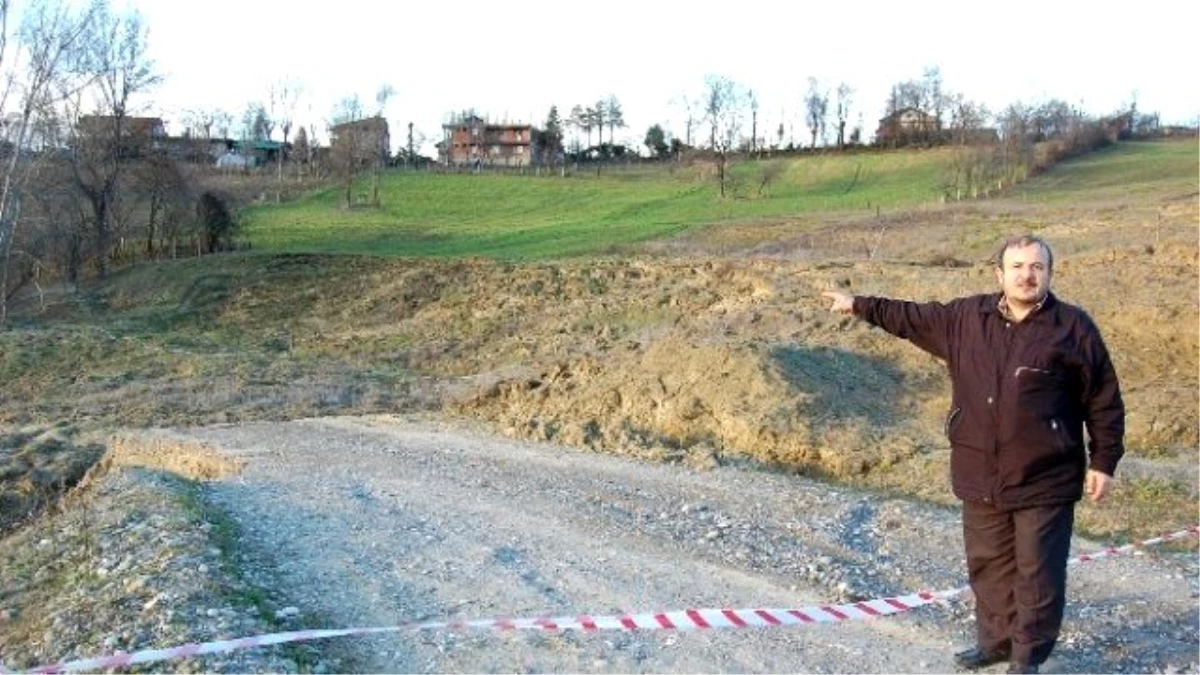 Heyelan Köyü İkiye Ayırdı