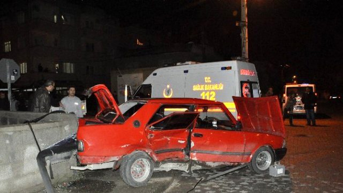 Tarsus\'ta Trafik Kazasında 4 Kişi Yaralandı