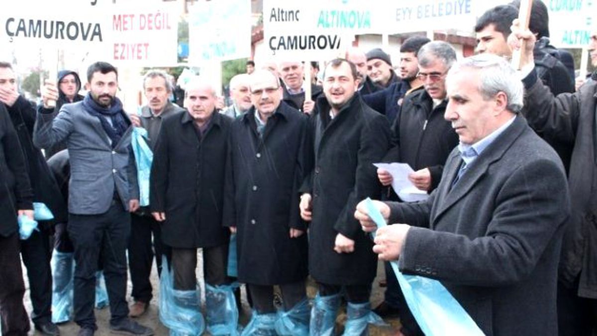Tekirdağ\'da Ak Partililerden "Çamurlu Yol" Eylemi