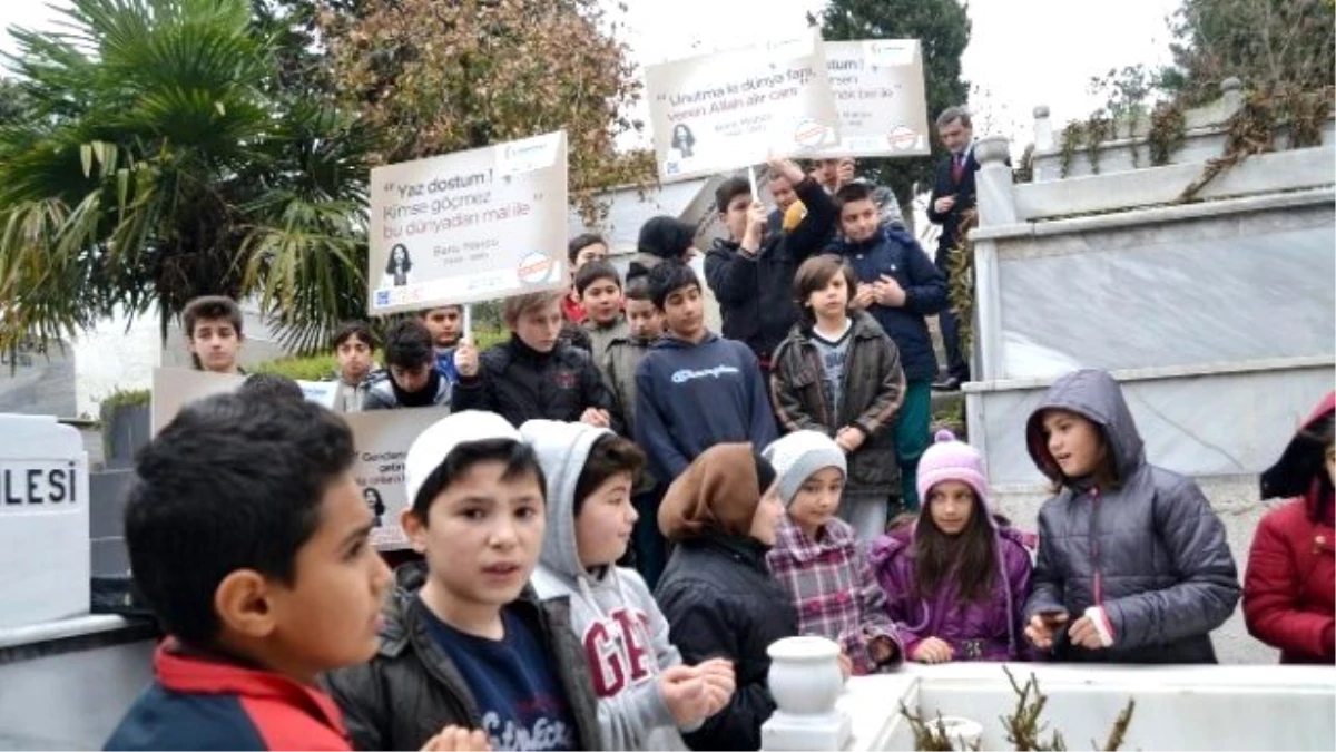 Üsküdarlı Çocukları Barış Manço\'yu Mezarı Başında Andı