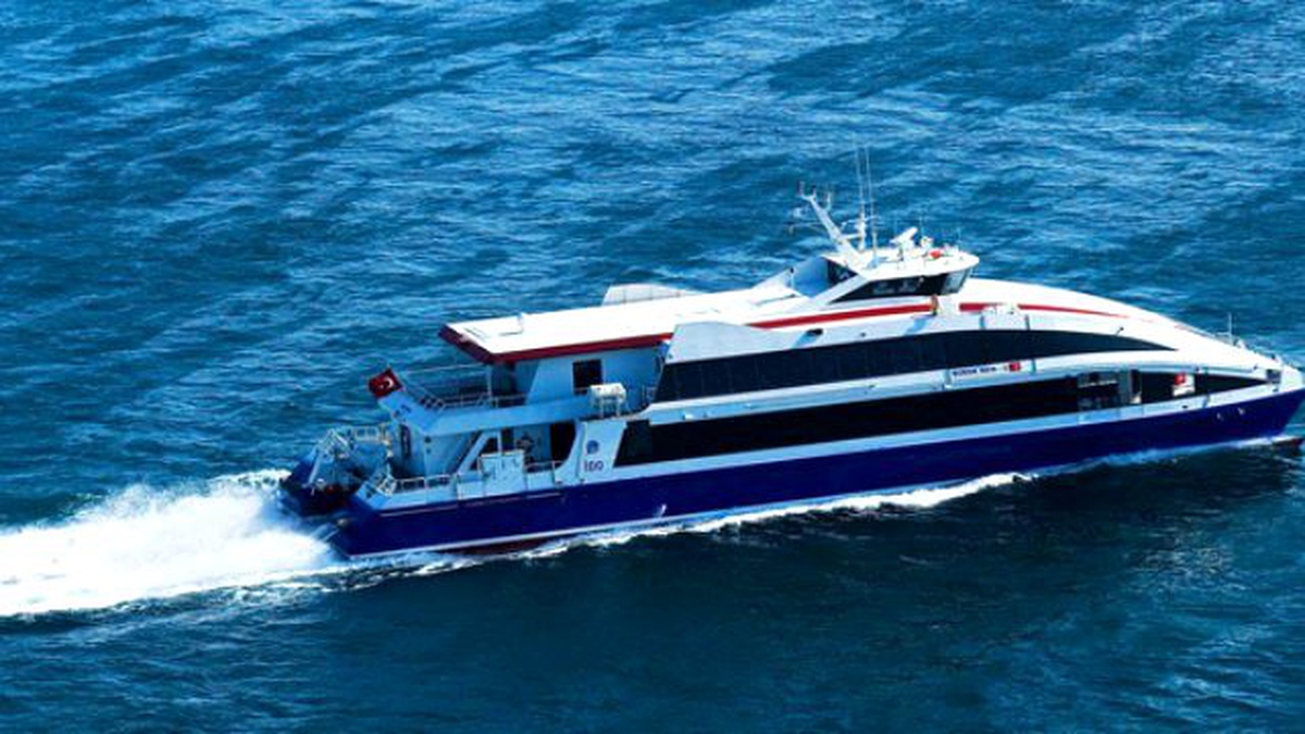 Şiddetli Lodos Vapur ve Deniz Otobüsü Seferlerini Aksattı